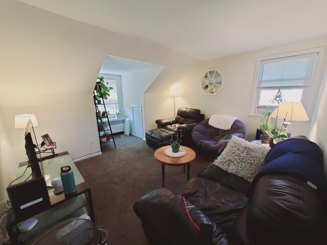 47 Whitmore Ln, Unit 3 in Stamford, CT - Foto de edificio - Building Photo