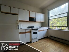 633 W Barry Ave, Unit #635-401 in Chicago, IL - Foto de edificio - Building Photo