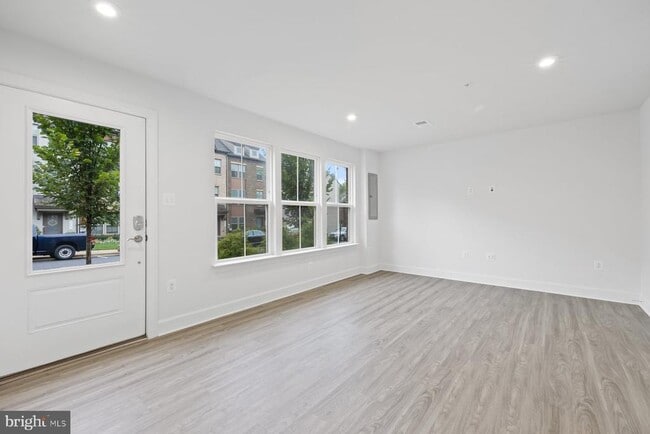 9610 Santa Fe Blvd in Largo, MD - Building Photo - Building Photo
