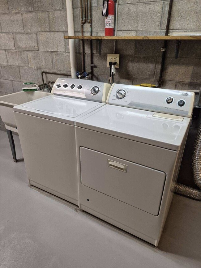 4906 Russell St in Midland, MI - Building Photo - Building Photo