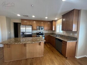 1322 Isabella Way in Vista, CA - Building Photo - Building Photo