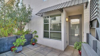 1 E Julian St in San Jose, CA - Building Photo