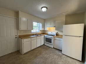 309 Pleasant St in Hinesville, GA - Building Photo - Building Photo