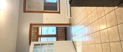 5110 W Hutchinson St in Chicago, IL - Building Photo - Building Photo