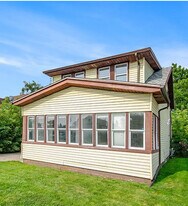 21715 Nevada Ave in Eastpointe, MI - Building Photo