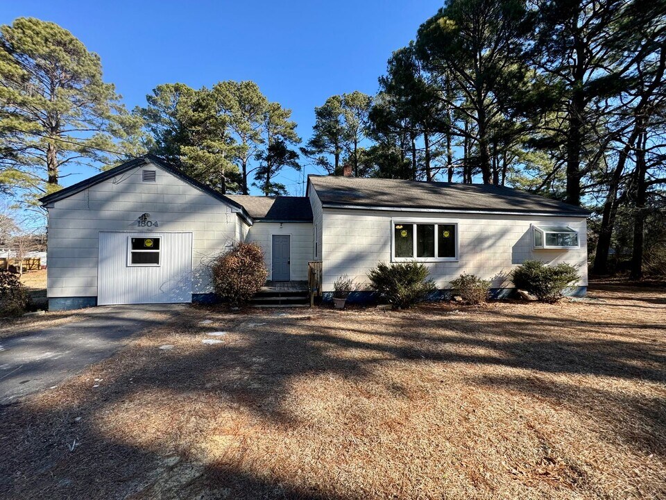 1804 County St in Elizabeth City, NC - Building Photo