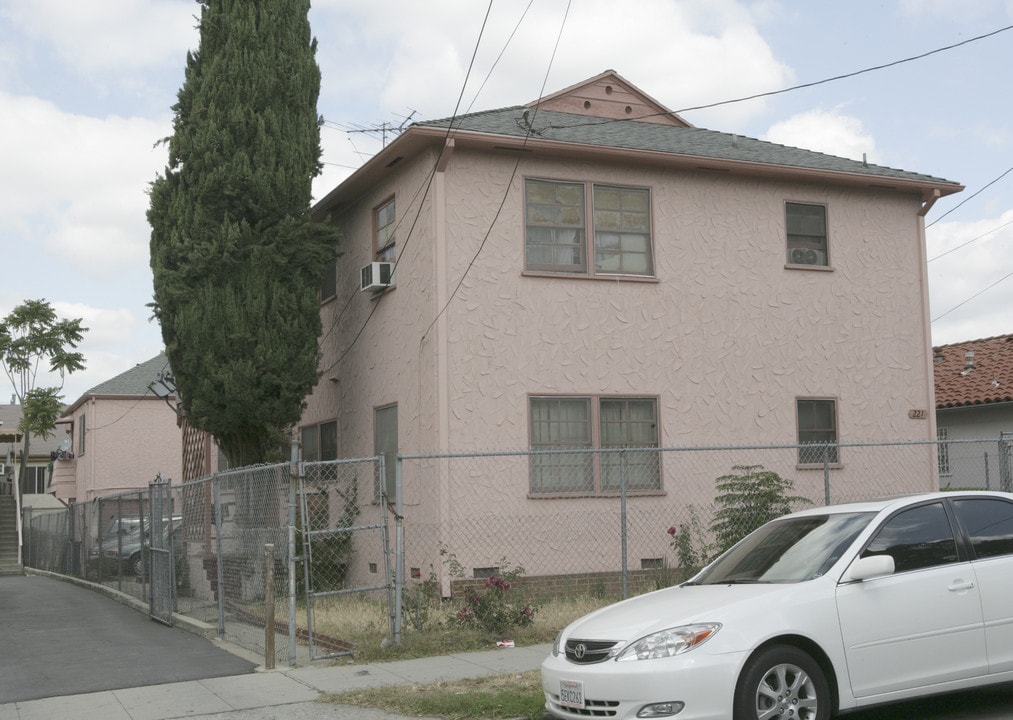 221 S Lake St in Los Angeles, CA - Foto de edificio