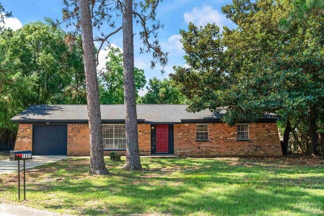 property at 1221 Albuquerque Cir