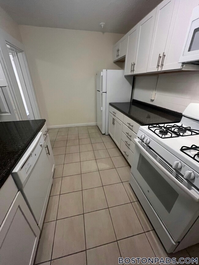 7 Barrows St, Unit B in Boston, MA - Building Photo - Building Photo