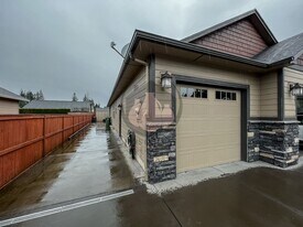 1009 Brody Ct in Stayton, OR - Building Photo