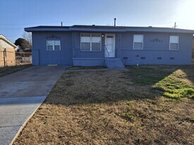 2611 NW 46th Pl in Lawton, OK - Building Photo