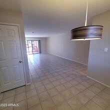 12222 N Paradise Vlg Pkwy S in Phoenix, AZ - Building Photo - Building Photo