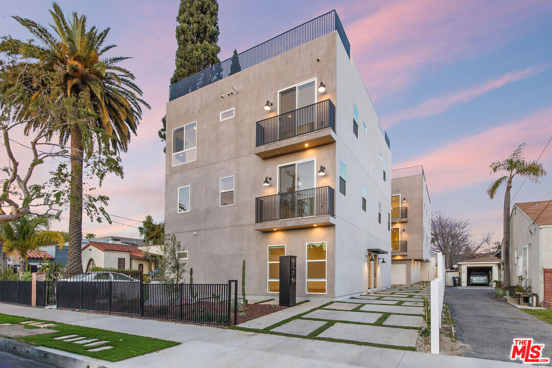 5720 Fulcher Ave in Los Angeles, CA - Building Photo