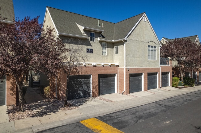 Sterling Village Apartments in South Jordan, UT - Foto de edificio - Building Photo