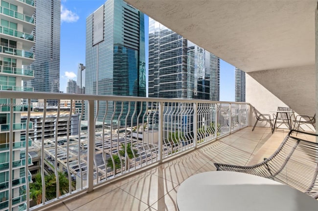 1200 Brickell Bay Dr in Miami, FL - Building Photo - Building Photo