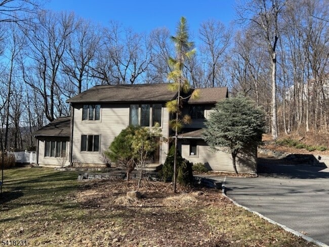 property at 102 Drakestown Rd