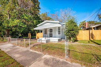 1025 W 25th St in Jacksonville, FL - Foto de edificio - Building Photo