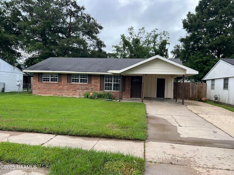 104 Sorority Dr, Unit 3 in Lafayette, LA - Building Photo