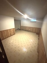 5668 N 70th St in Milwaukee, WI - Foto de edificio - Building Photo