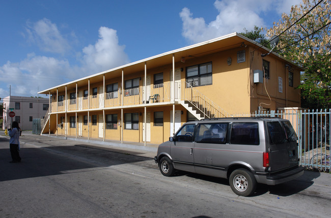 1210 NW 2nd Ave in Miami, FL - Foto de edificio - Building Photo