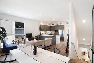 10909 1/2 Otsego St in North Hollywood, CA - Building Photo - Building Photo