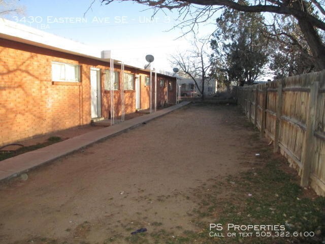 3430 Eastern Ave SE-Unit -Unit 3 in Albuquerque, NM - Building Photo - Building Photo