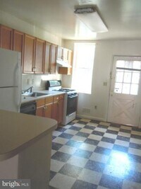 711 Portland St photo'