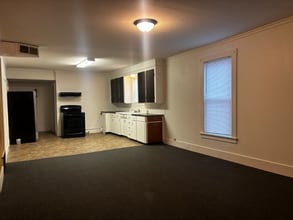 47 Elkins St in Franklin, NH - Foto de edificio - Building Photo