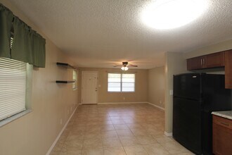 38942 9th Ave in Zephyrhills, FL - Foto de edificio - Building Photo