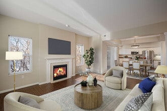 Lake Hazeltine Woods in Chaska, MN - Foto de edificio - Building Photo