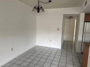 8670 NW 6th Ln in Miami, FL - Building Photo - Building Photo