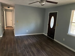 Room in House on Feather Dr in Douglasville, GA - Building Photo - Building Photo