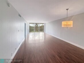 3520 Oaks Way in Pompano Beach, FL - Building Photo - Building Photo