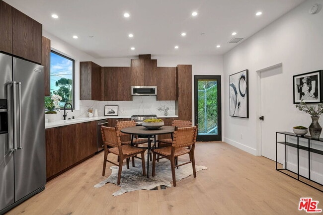 2352 Riverside Dr in Los Angeles, CA - Building Photo - Building Photo