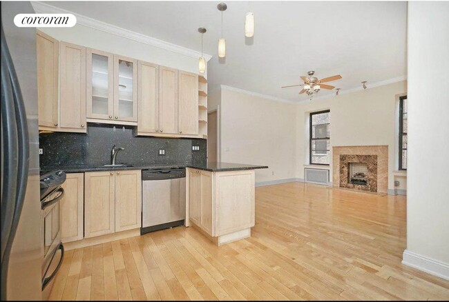 742 St Nicholas Ave in New York, NY - Building Photo - Building Photo