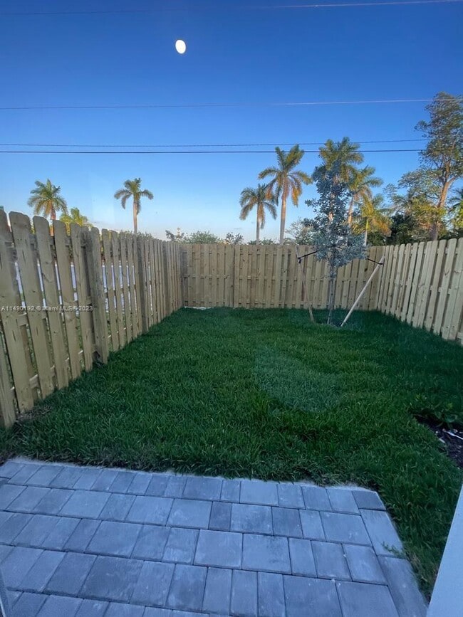 29111 SW 165th Ave in Homestead, FL - Foto de edificio - Building Photo