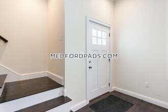 10 Marion St in Medford, MA - Building Photo - Building Photo