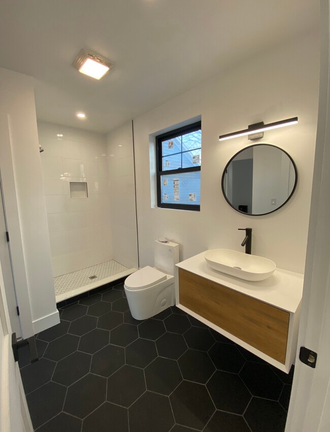 178 Hancock St, Unit Rear in Everett, MA - Building Photo - Building Photo