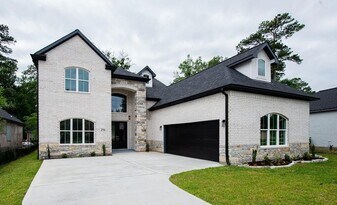 216 Monterrey Rd W in Montgomery, TX - Building Photo