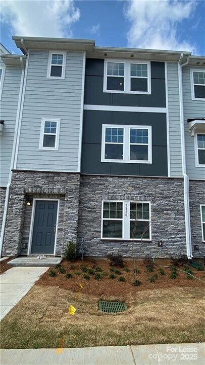 3860 Memorial Pkwy in Charlotte, NC - Building Photo