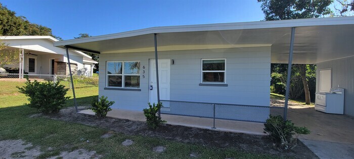 635 S Scenic Hwy in Lake Wales, FL - Building Photo