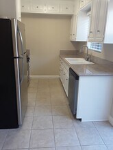 2215 Clark Ln, Unit Unit B in Redondo Beach, CA - Foto de edificio - Building Photo