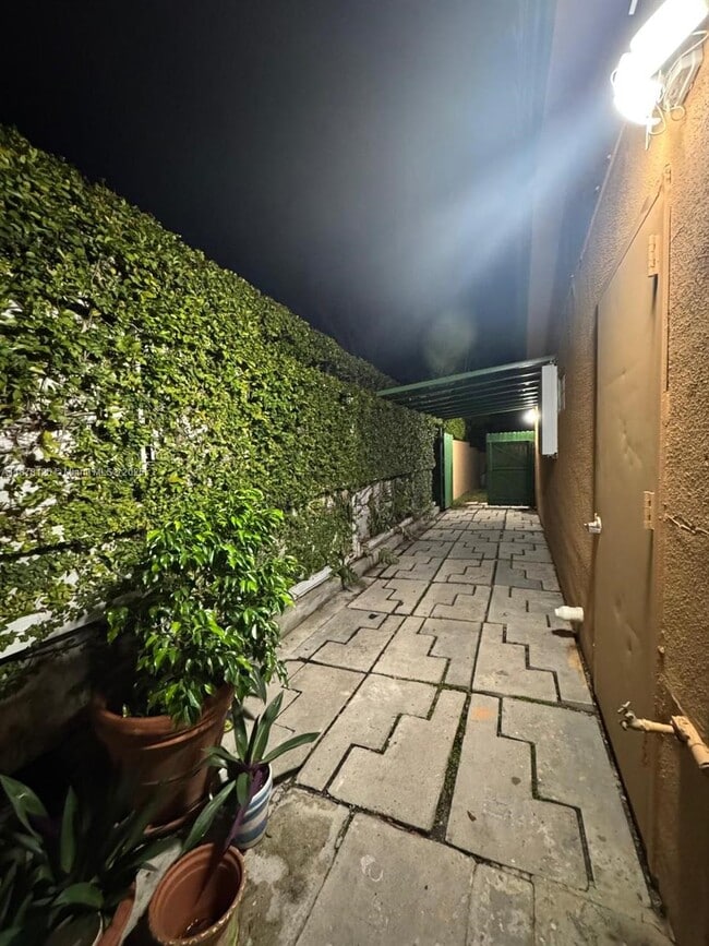 89xx SW 83rd St in Miami, FL - Building Photo - Building Photo