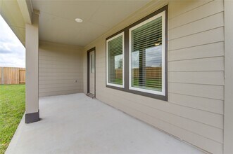 9027 Rose Water Trl in Iowa Colony, TX - Building Photo - Building Photo