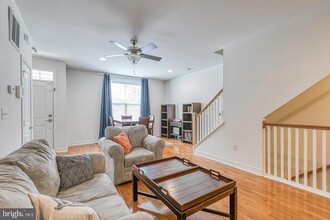 2403 Bainbridge St in Philadelphia, PA - Building Photo - Building Photo