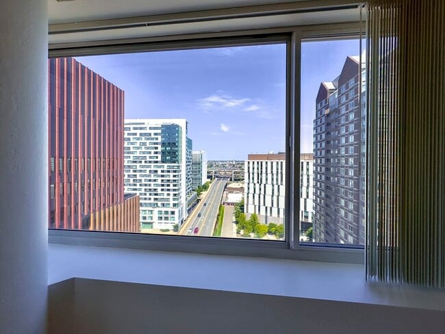 12-12 Museum Way in Cambridge, MA - Foto de edificio - Building Photo