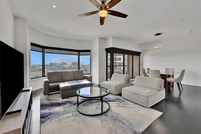 2001 Holcombe Blvd in Houston, TX - Building Photo - Building Photo