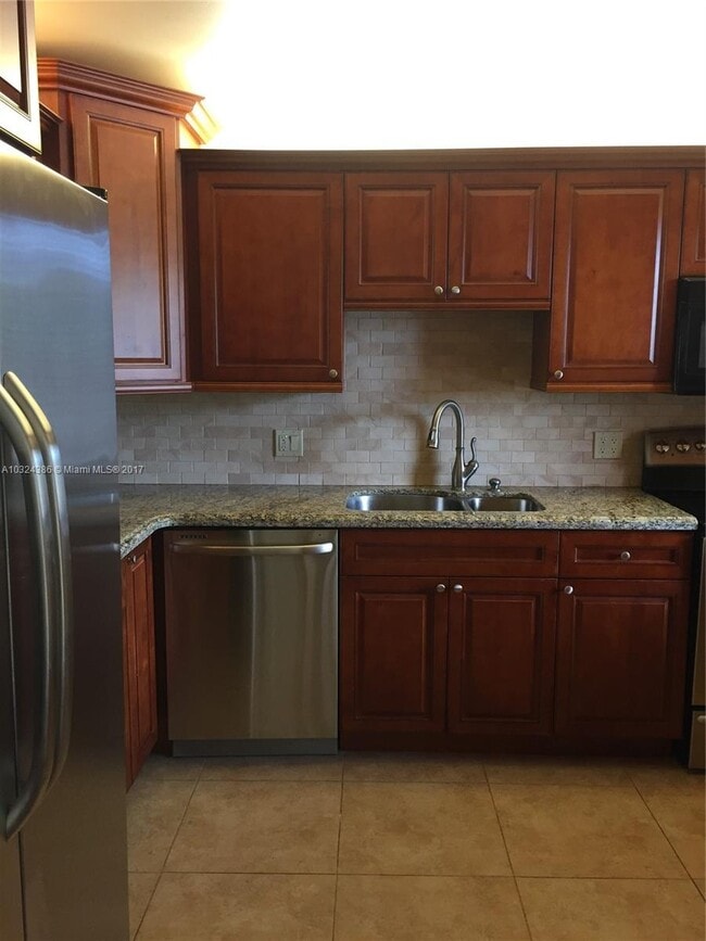 16581 Blatt Blvd, Unit 201 in Weston, FL - Building Photo - Building Photo