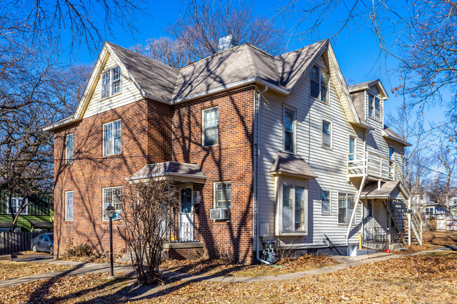 Waveland Place in Des Moines, IA - Building Photo - Building Photo