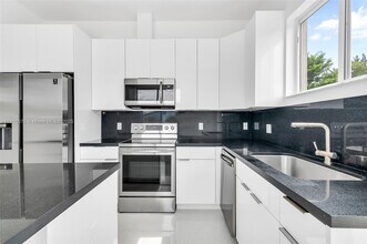 785 SW 7th Ave in Hallandale Beach, FL - Building Photo - Building Photo